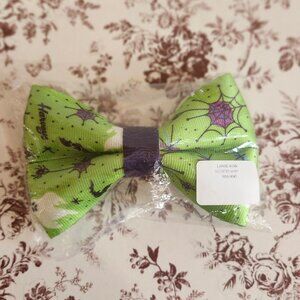 Harveys Seatbelt Halloween Large Bow Modster Mash Green Bats Spiderwebs Monster